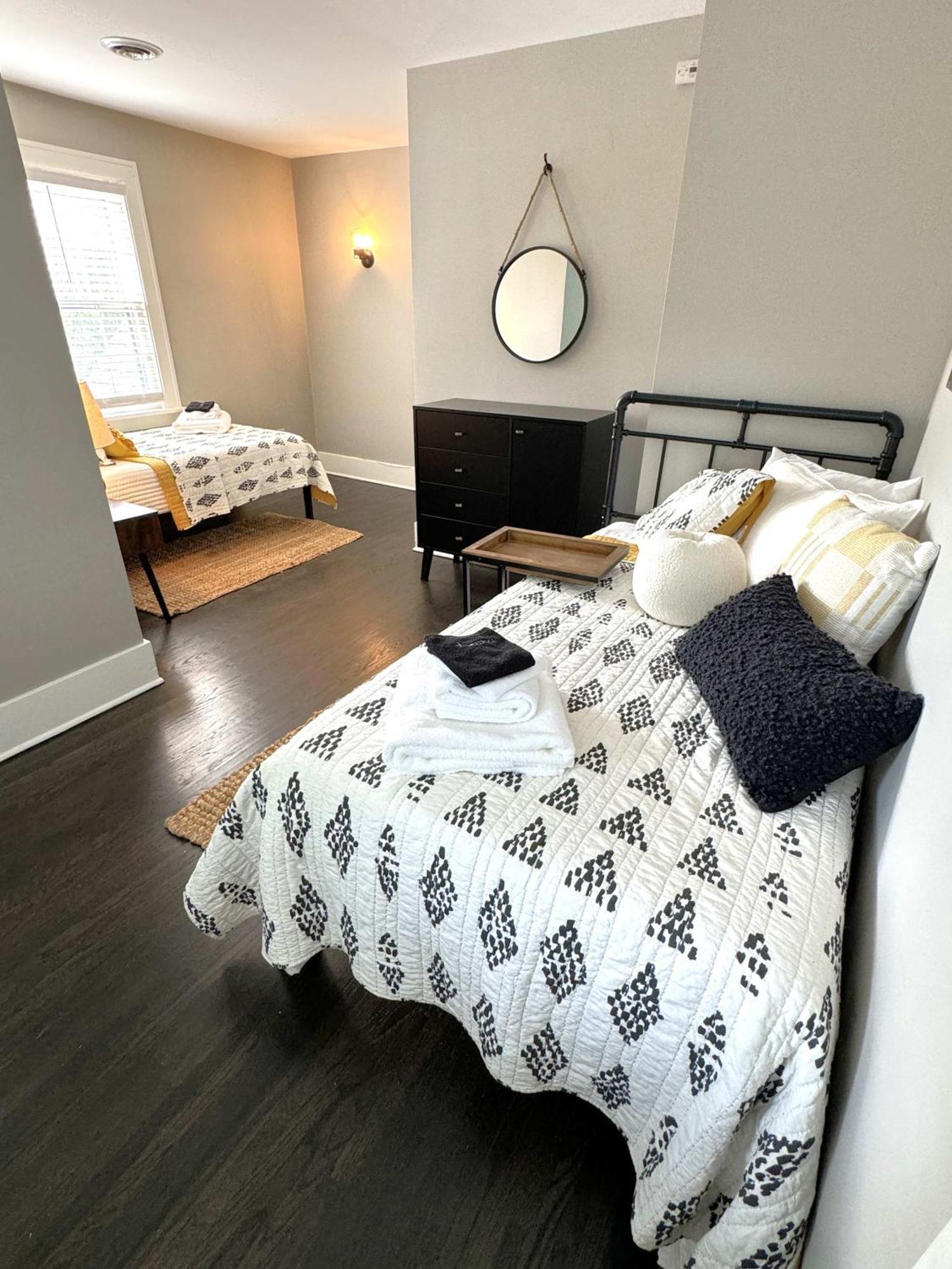 The Fox Den By Luxe Sleeps 3 Bedroom 1 Full Bath 1 Half Bath Downtown St Charles Il Saint Charles Esterno foto